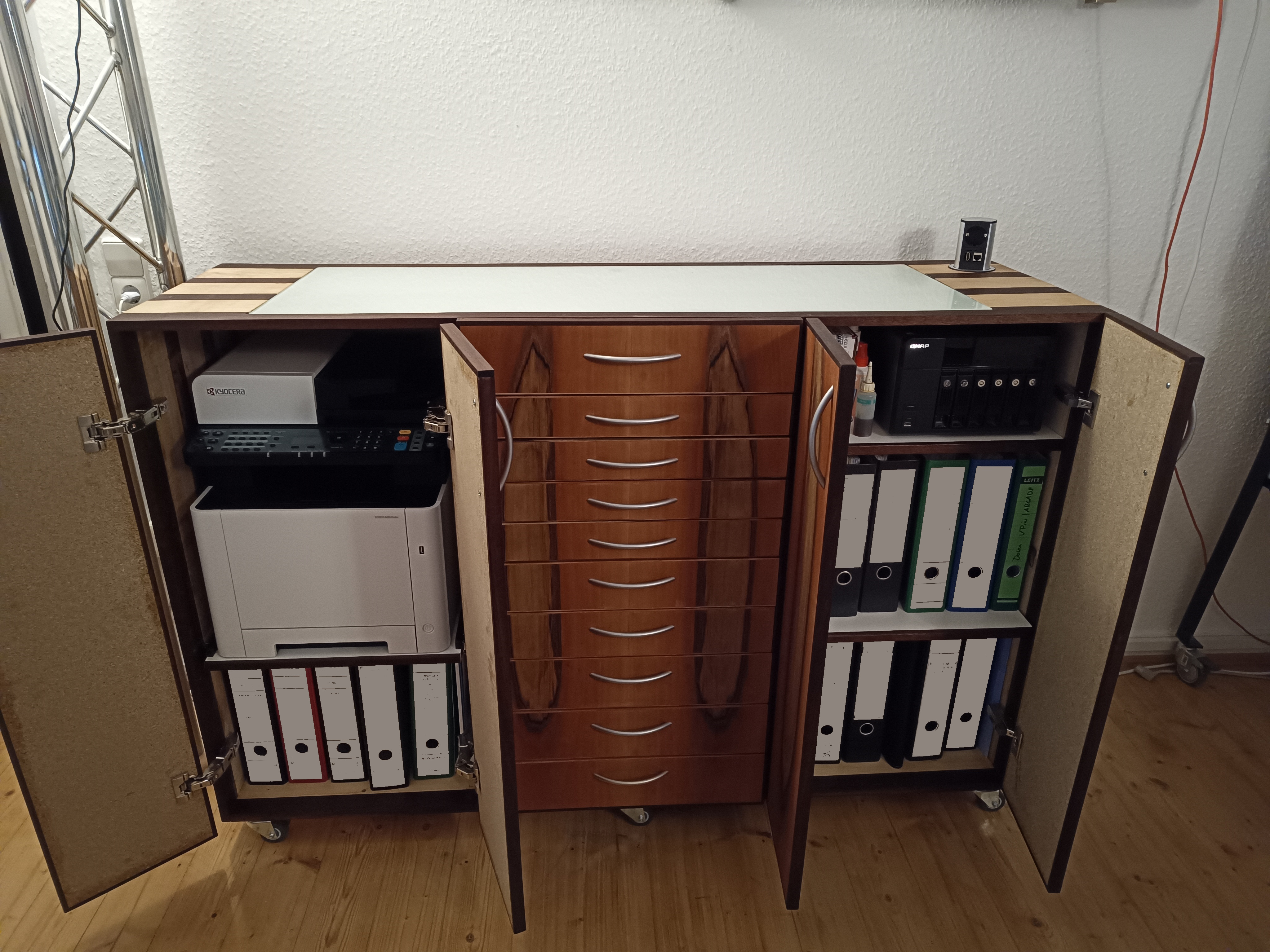 Sideboard offen